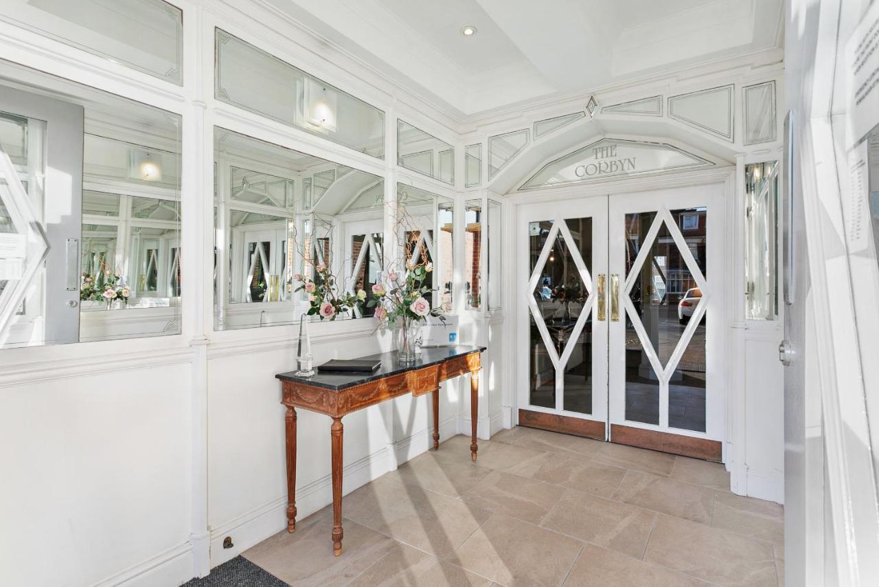 The Seaview Suites At The Corbyn Apartments Торкі Екстер'єр фото