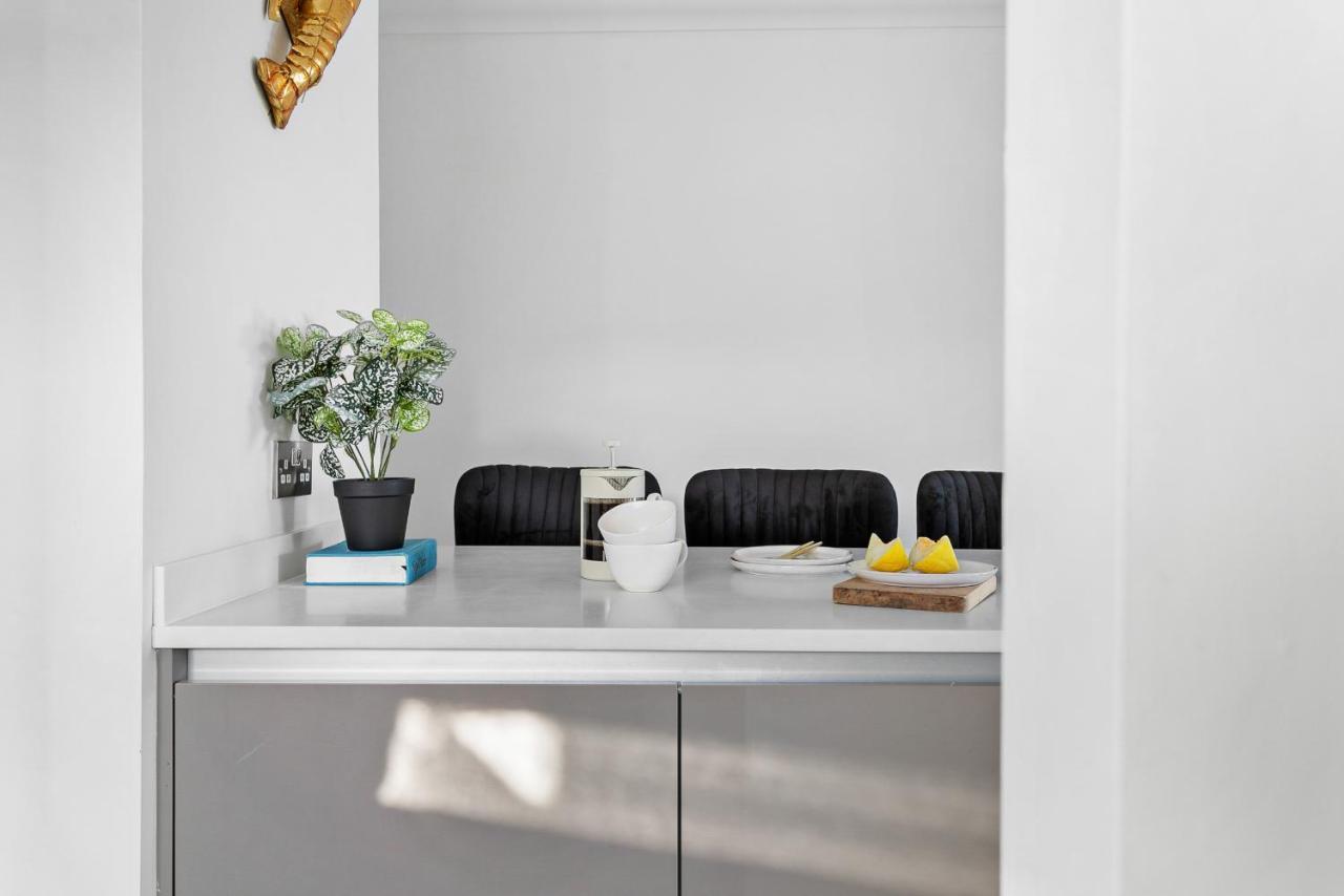 The Seaview Suites At The Corbyn Apartments Торкі Екстер'єр фото